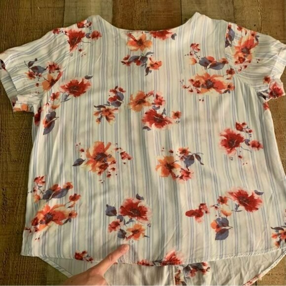 Red by BKE womens blue and white striped short sleeve top with Fred flowers -L - Picture 9 of 9